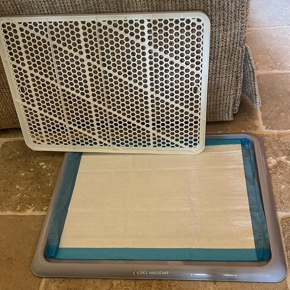 New in the box, small dog potty training pad holder & pads - Picture 2 of 4